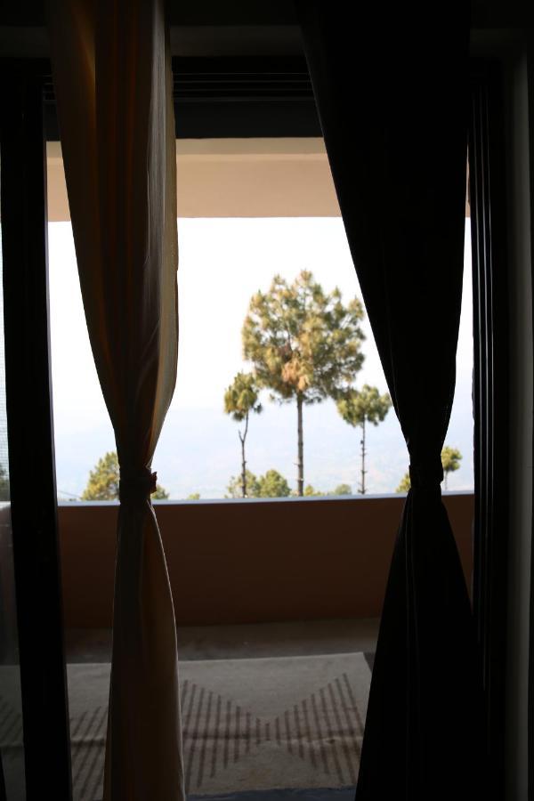 The Buransh Inn Almora Bagian luar foto