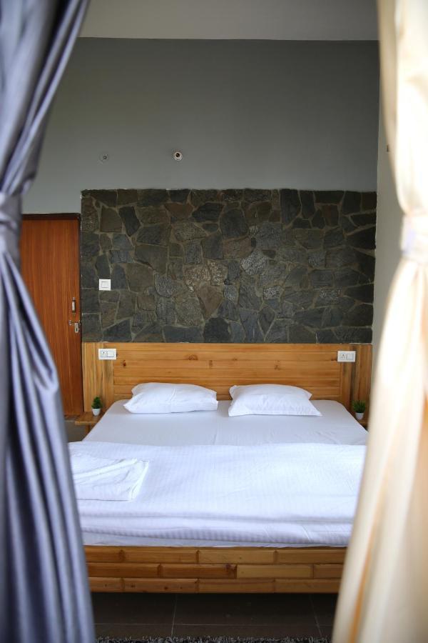 The Buransh Inn Almora Bagian luar foto