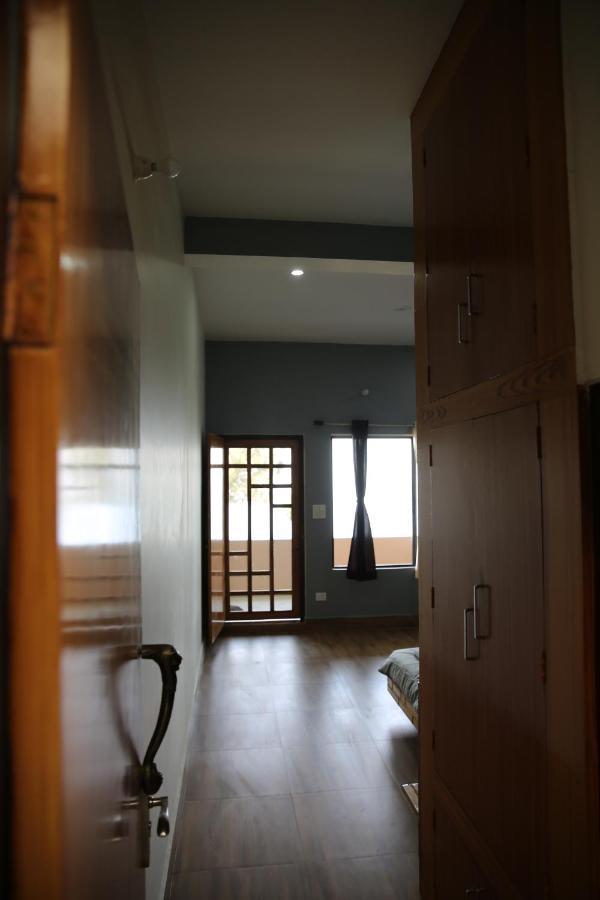 The Buransh Inn Almora Bagian luar foto