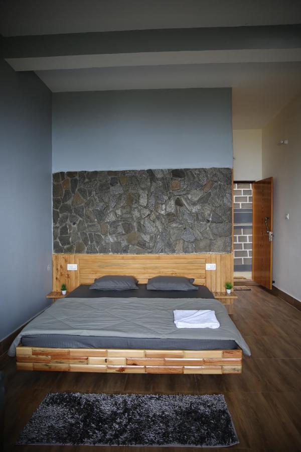 The Buransh Inn Almora Bagian luar foto