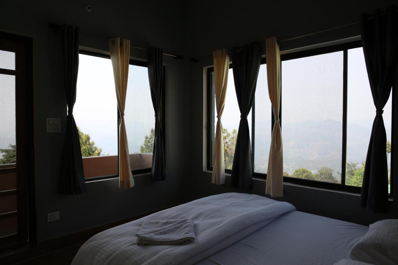 The Buransh Inn Almora Bagian luar foto