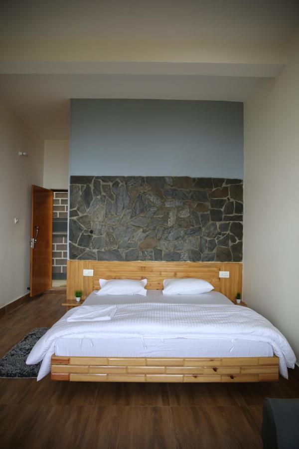 The Buransh Inn Almora Bagian luar foto