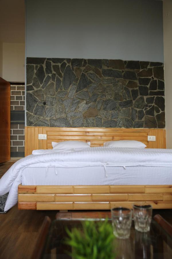 The Buransh Inn Almora Bagian luar foto
