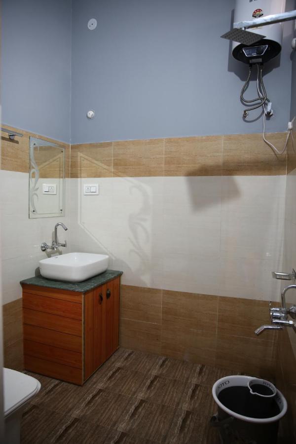 The Buransh Inn Almora Bagian luar foto