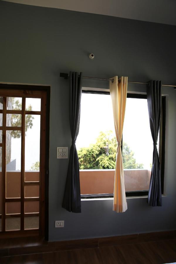 The Buransh Inn Almora Bagian luar foto