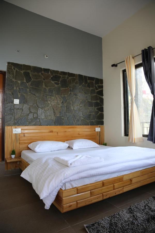 The Buransh Inn Almora Bagian luar foto