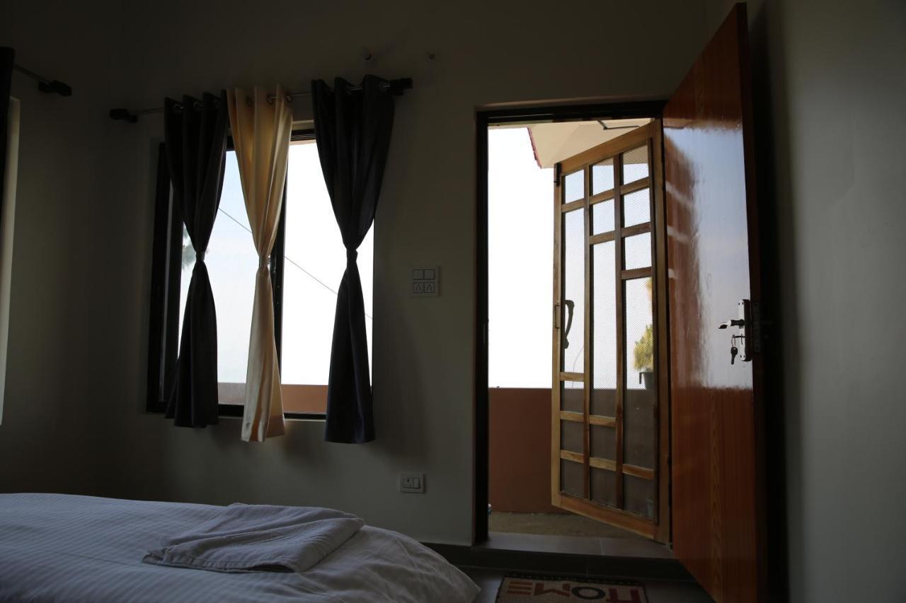 The Buransh Inn Almora Bagian luar foto