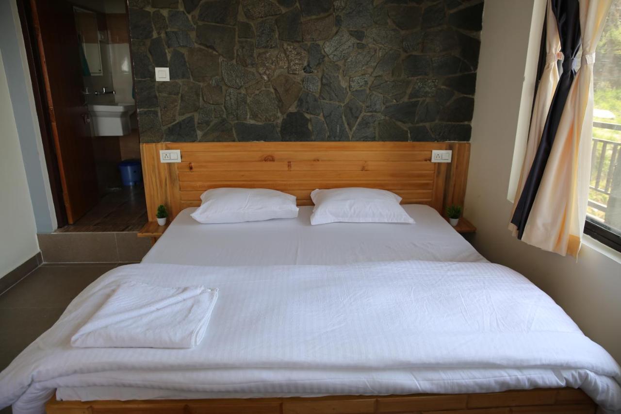 The Buransh Inn Almora Bagian luar foto