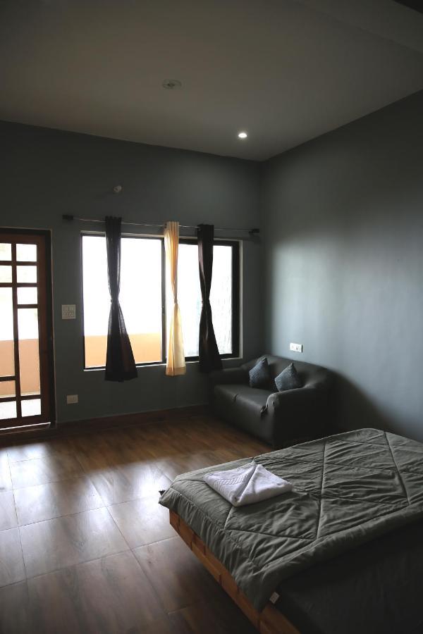 The Buransh Inn Almora Bagian luar foto