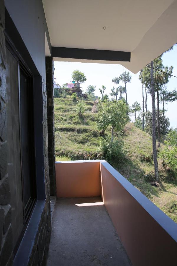 The Buransh Inn Almora Bagian luar foto