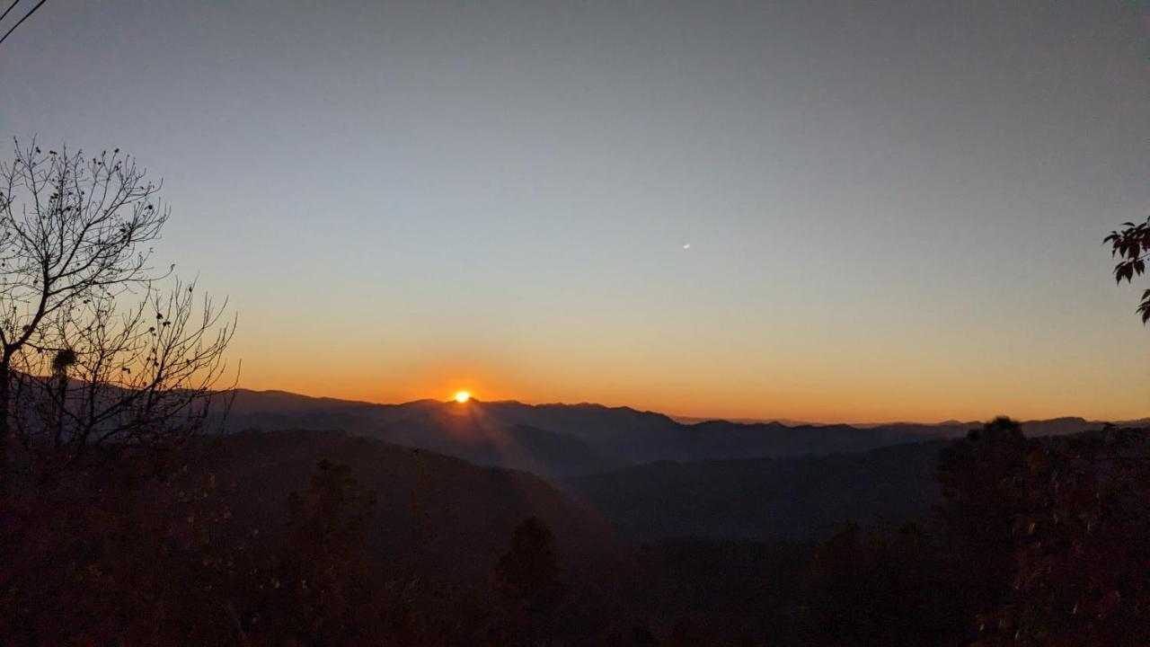 The Buransh Inn Almora Bagian luar foto