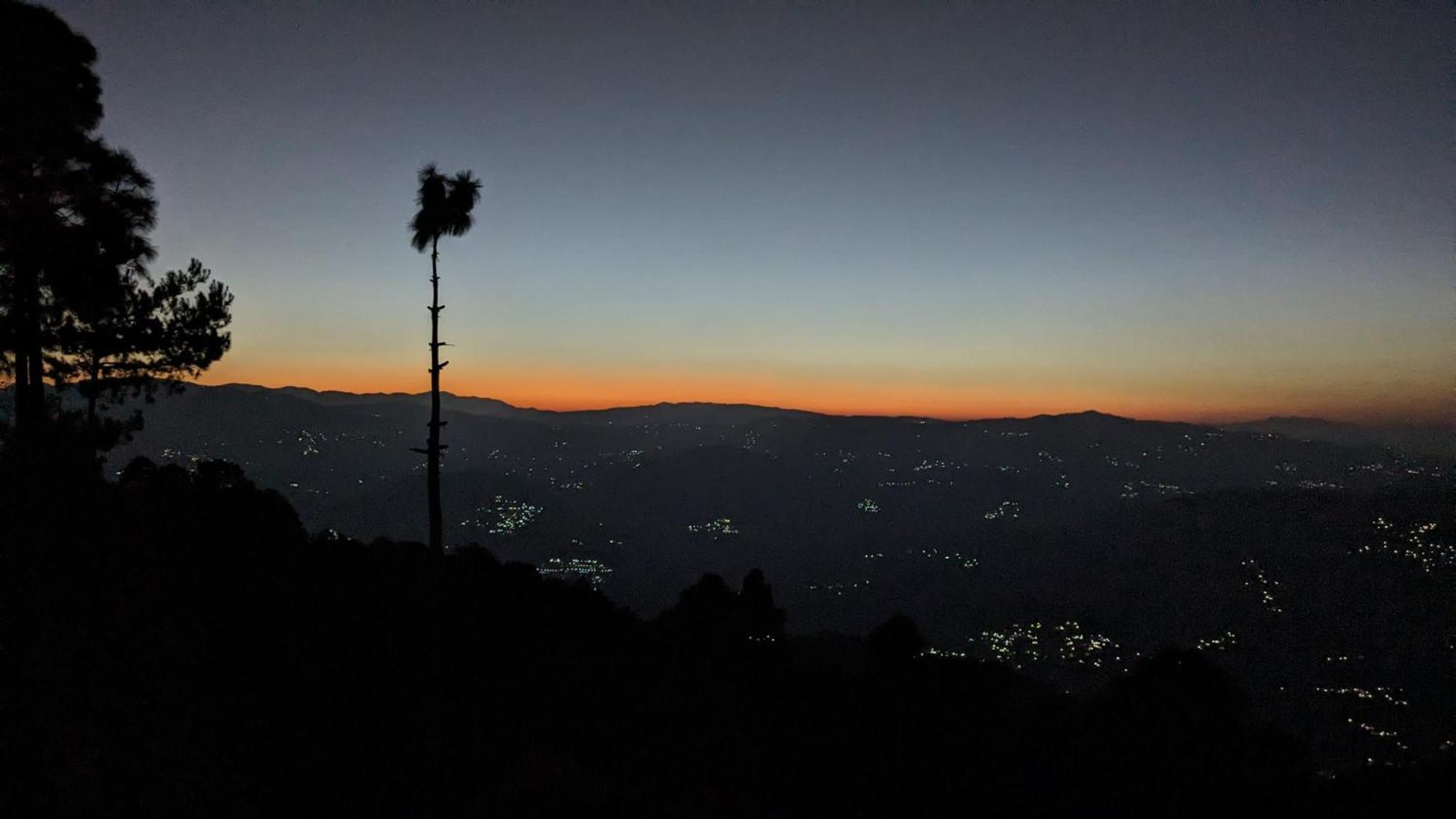The Buransh Inn Almora Bagian luar foto