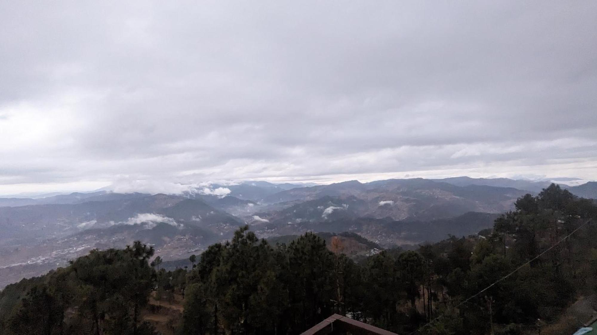 The Buransh Inn Almora Bagian luar foto