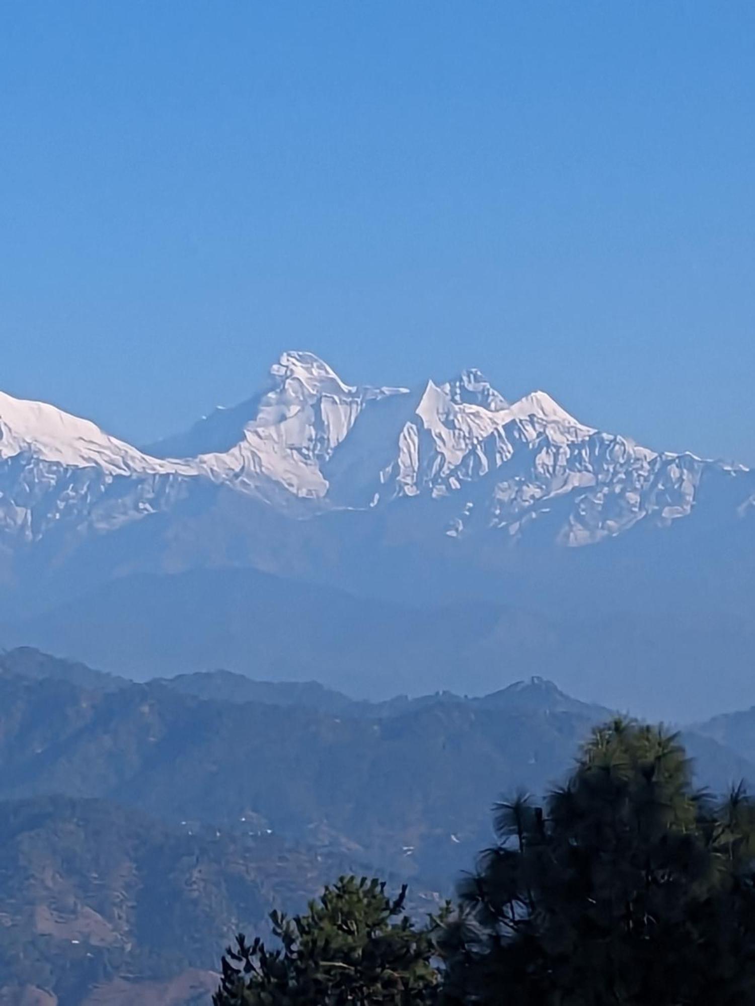The Buransh Inn Almora Bagian luar foto